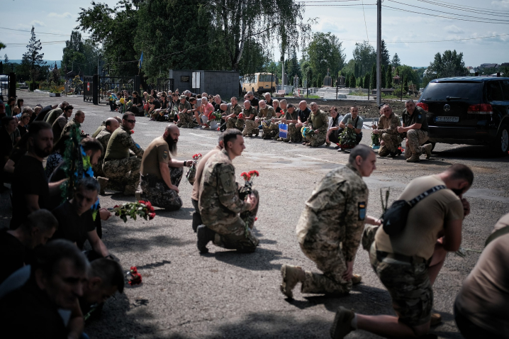 Чернівці попрощалися з телеоператором Максимом Шварцманом, який загинув на війні з росіянами