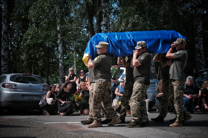 Чернівці попрощалися з телеоператором Максимом Шварцманом, який загинув на війні з росіянами