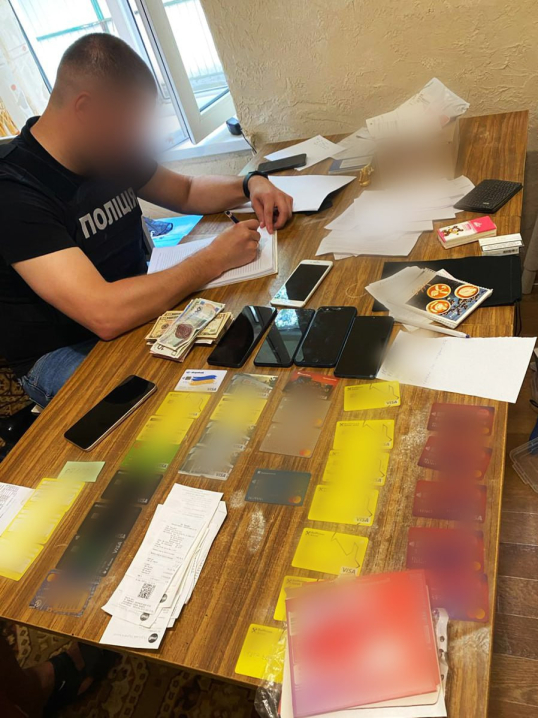 В Україні шахраї привласнили понад 20 мільйонів за продаж авто та дронів для потреб ЗСУ В Україні шахраї привласнили понад 20 мільйонів за продаж авто та дронів для потреб ЗСУ