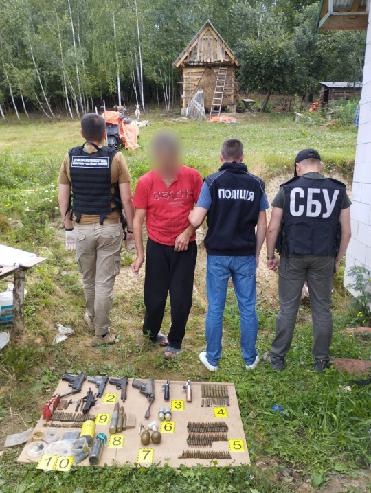 На Львівщині та Закарпатті викрито схему продажу викраденого на фронті озброєння На Львівщині та Закарпатті викрито схему продажу викраденого на фронті озброєння