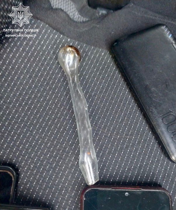 На Волині водій під час огляду патрульними намагався з'їсти закладку з наркотиками