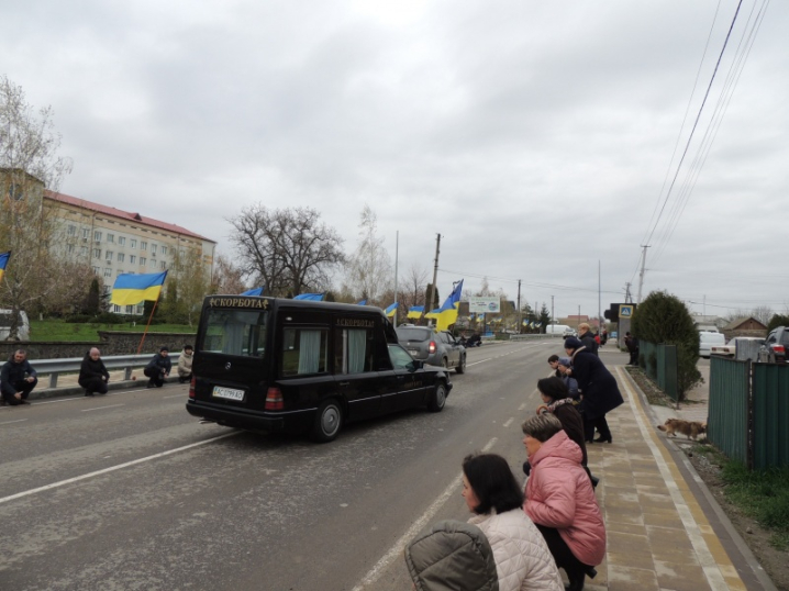 На Буковині попрощалися із військовим Андрієм Бабінським (фото)