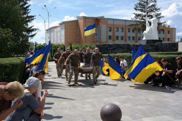 На Буковині попрощалися із військовим Андрієм Бабінським (фото)