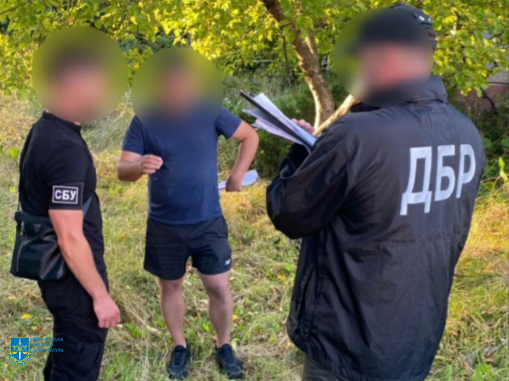Серед організаторів правоохоронець: на Буковині зупинили канал незаконного виїзду чоловіків