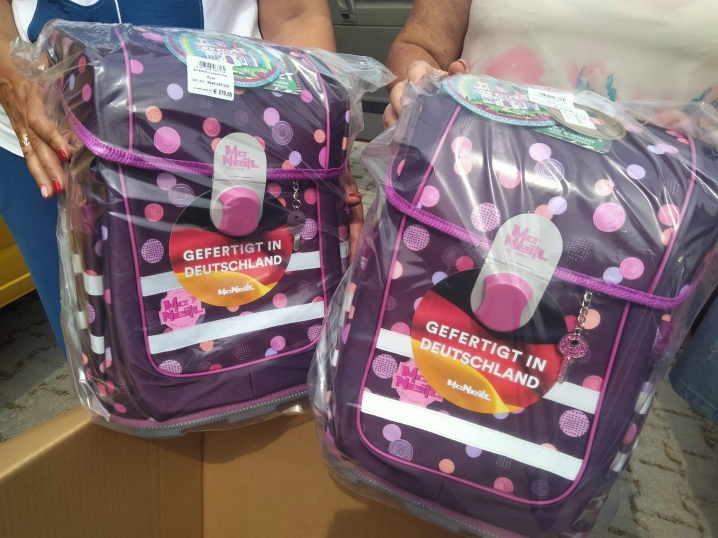 Першокласники Чернівецької громади отримають шкільні рюкзаки від благодійників з Німеччини