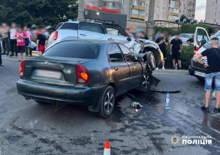 Подробиці вечірньої аварії на перехресті Героїв Майдану та Скальда у Чернівцях