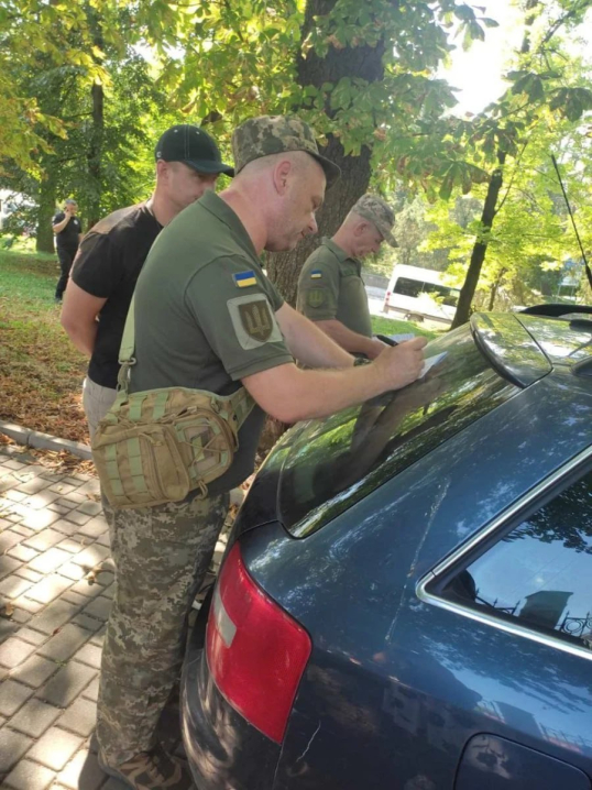 На Тернопільщині віруючим УПЦ вручили повістки на забороненій хресній ході На Тернопільщині віруючим УПЦ вручили повістки на забороненій хресній ході