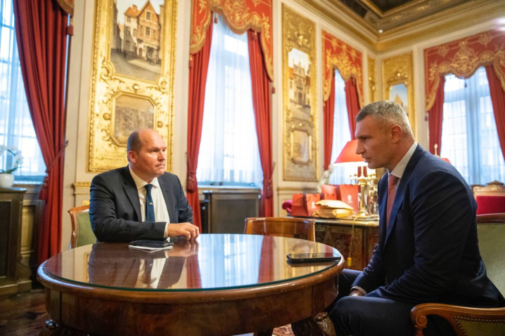 Кличко запросив мера Брюсселя долучитись до проекту реабілітаційного центру для захисників у Києві Кличко запросив мера Брюсселя долучитись до проекту реабілітаційного центру для захисників у Києві