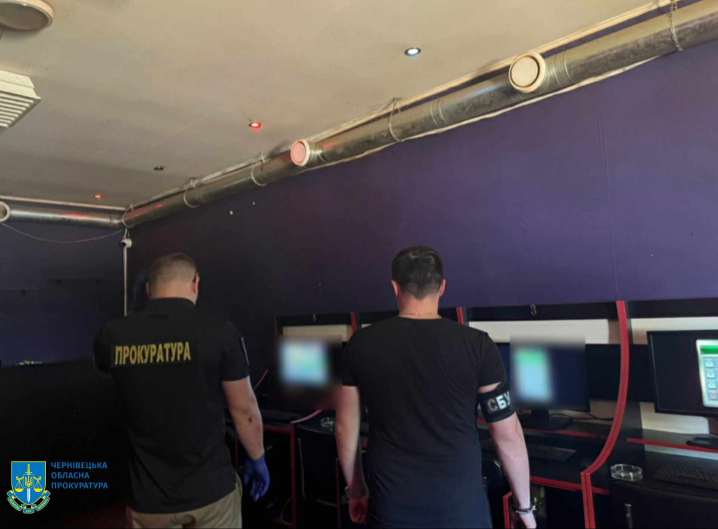 Ретельно конспірували: у Чернівцях та області викрили підпільні ігрові зали з мільйонними доходами Ретельно конспірували: у Чернівцях та області викрили підпільні ігрові зали з мільйонними доходами