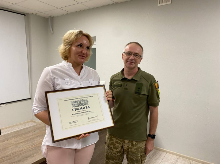 Валерій Залужний відзначив нагородами чернівецьких медиків Валерій Залужний відзначив нагородами чернівецьких медиків