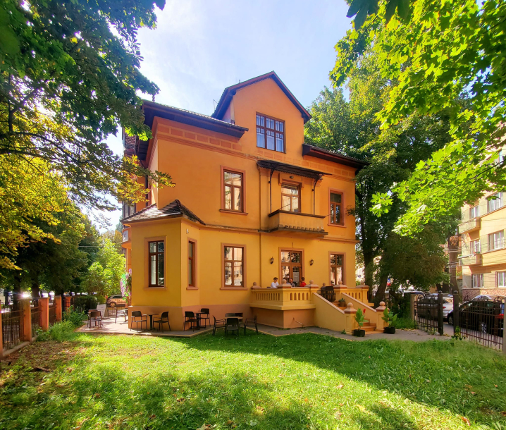 Чернівецькі історичні вілли вразили авторів проєкту «Україна Інкогніта» Чернівецькі історичні вілли вразили авторів проєкту «Україна Інкогніта»