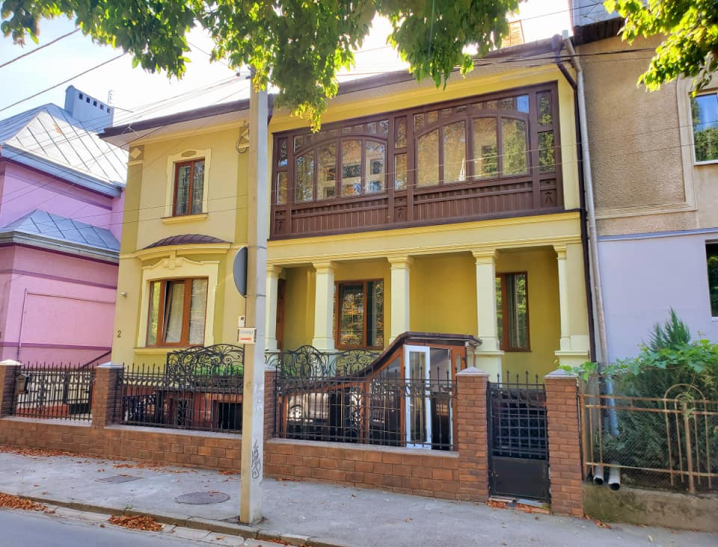 Чернівецькі історичні вілли вразили авторів проєкту «Україна Інкогніта» Чернівецькі історичні вілли вразили авторів проєкту «Україна Інкогніта»