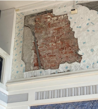 Мистецтвознавці шоковані: у Чернівцях демонтували роботу відомого художника Окштейна