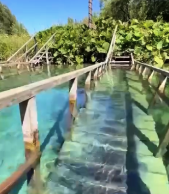 "Чернівецькі Мальдіви": буковинці в захваті від неймовірно кришталевого озера