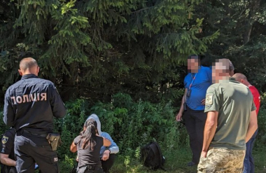 Чоловік заблукав у лісах Буковини намагаючись перетнути кордон з Румунією