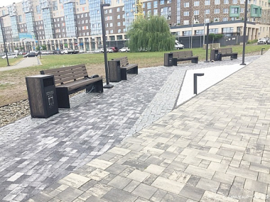 У Чернівцях облаштувавали територію навколо флагштоку у парку «Жовтневий»