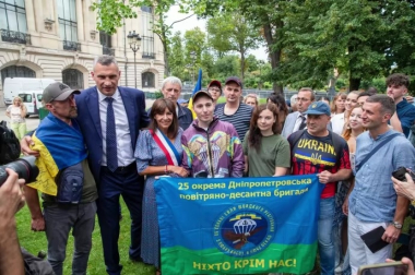 На День Незалежності Кличко відкрив Київський сквер у центрі Парижу