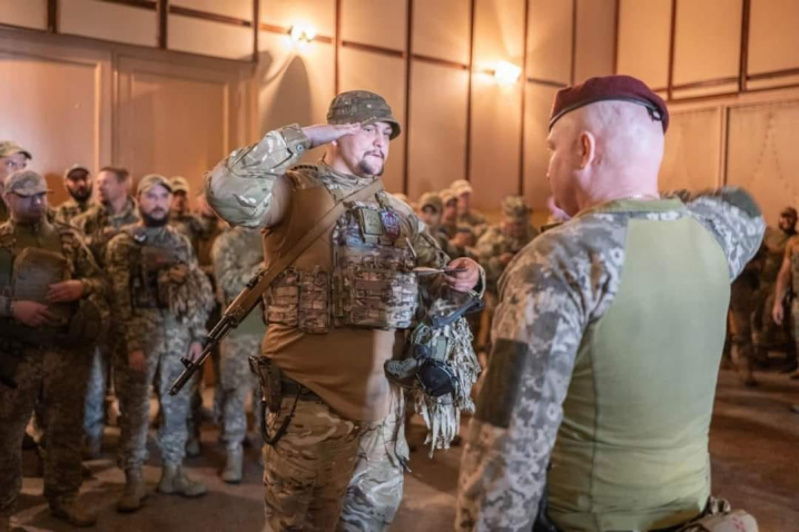 Чернівецькі десантники отримали нагороди з нагоди Дня створення військової частини