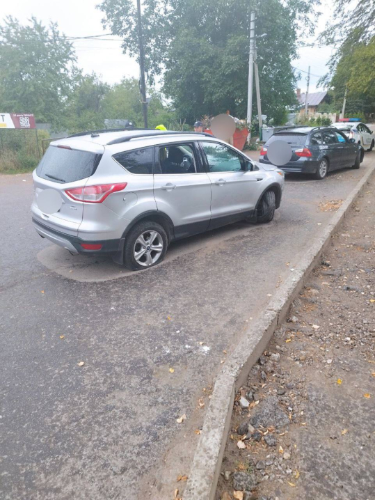 У Чернівцях п'яна водійка знесла огорожу