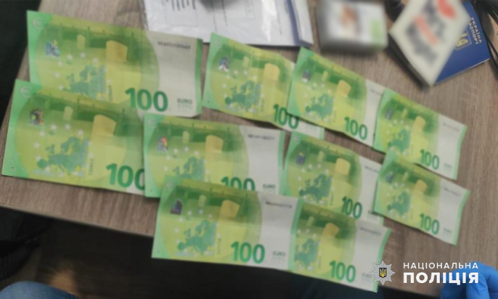 Буковинець намагався дати 1000 євро хабара прикордоннику, щоб "без проблем" виїхати з України