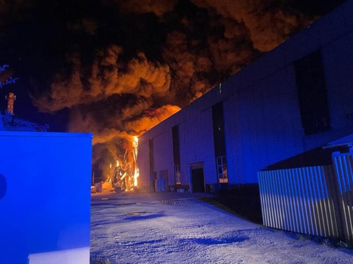 Масштабна пожежа у Тернополі. Горів завод з виробництва пінопласту