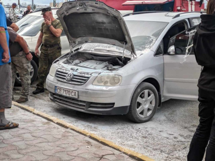 На Калинівському ринку загорілося авто