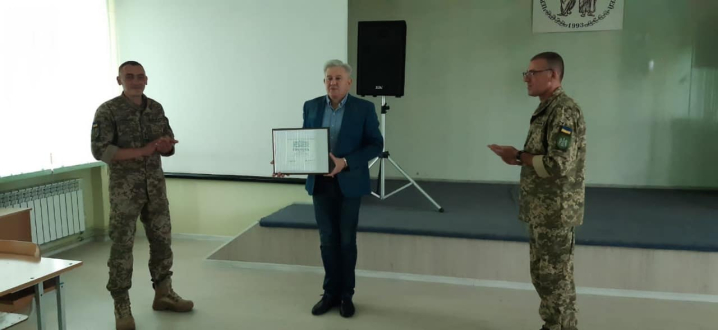 Директор Чернівецького ліцею №2 отримав грамоту від Залужного