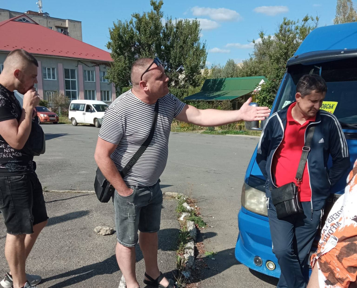 На Буковині водій маршрутки "Новодністровськ-Чернівці" відмовився безкоштовно везти військового
