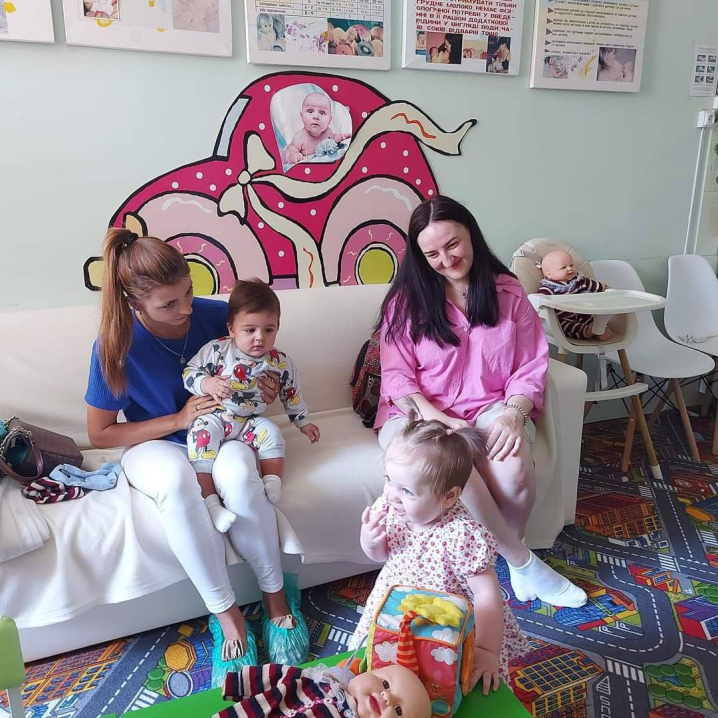 У Чернівецькій дитячій поліклініці благодійники облаштували ігрову зону У Чернівецькій дитячій поліклініці благодійники облаштували ігрову зону