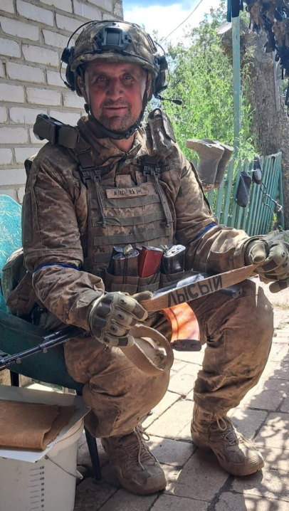 Колишній фермер з Буковини три дні самотужки утримував позиції від ворога на Бахмутському напрямку Колишній фермер з Буковини три дні самотужки утримував позиції від ворога на Бахмутському напрямку