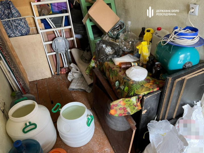 На Буковині засуджено поліцейського, який "прикривав" дві нарколабораторії На Буковині засуджено поліцейського, який "прикривав" дві нарколабораторії