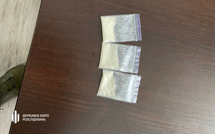 На Буковині засуджено поліцейського, який "прикривав" дві нарколабораторії На Буковині засуджено поліцейського, який "прикривав" дві нарколабораторії