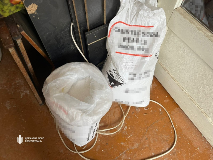 На Буковині засуджено поліцейського, який "прикривав" дві нарколабораторії На Буковині засуджено поліцейського, який "прикривав" дві нарколабораторії