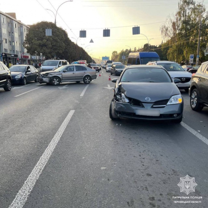 У Чернівцях на Проспекті сталася ДТП У Чернівцях на Проспекті сталася ДТП