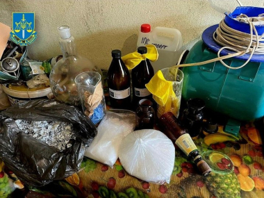 У Чернівцях прикордонник збував амфетамін у великих великих обсягах