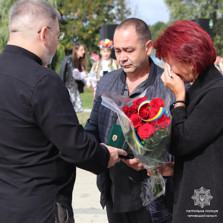 Рік тому вбили чернівецьку патрульну Таїсію Татарин - поліцейську нагородили посмертно Рік тому вбили чернівецьку патрульну Таїсію Татарин - поліцейську нагородили посмертно