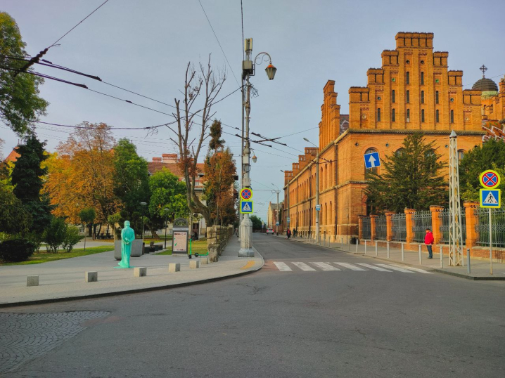 У сквері ЧНУ презентували пам'ятник буковинському митцю Сидору Воробкевичу