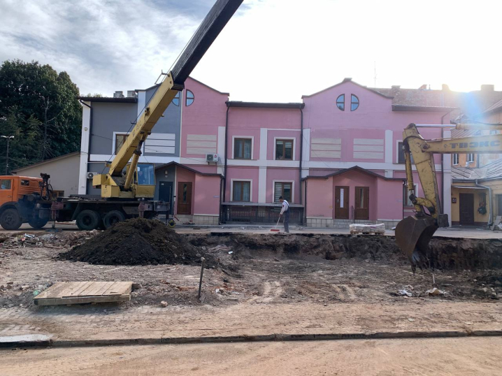 На відновлення звичного маршруту тролейбусів №2 та №4 у Чернівцях потрібен тиждень На відновлення звичного маршруту тролейбусів №2 та №4 у Чернівцях потрібен тиждень