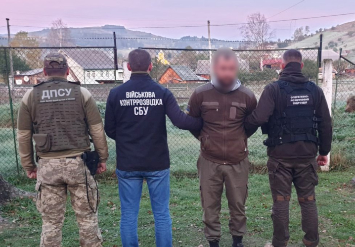 Прикордонники затримали п'ятьох чоловіків за спробу незаконно потрапити до Румунії
