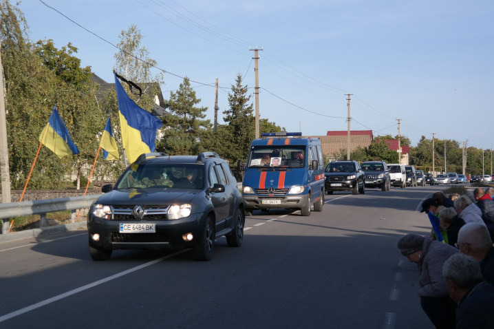 На Буковині зустріли траурний кортеж військового Василя Піжівського