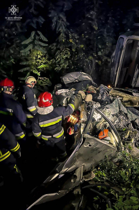 Купа металу замість автівок: поблизу Тернополя у аварії загинули троє чоловіків