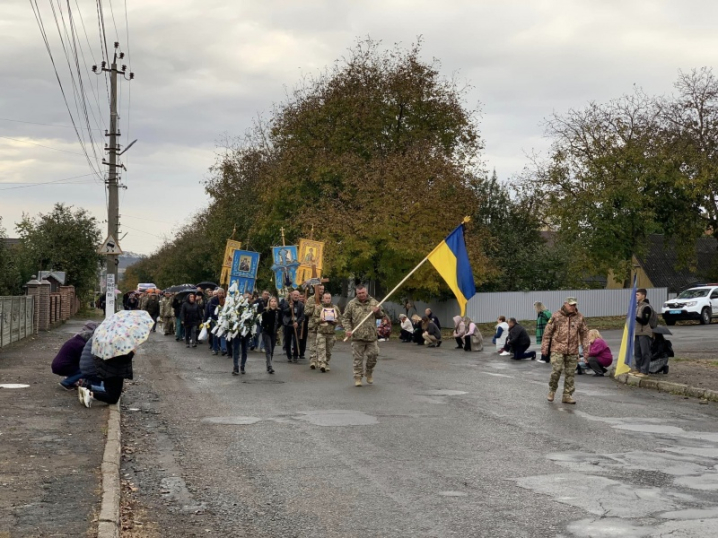 На Буковині попрощалися із військовим Василем Пазюком