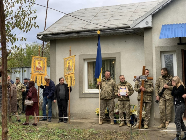 На Буковині попрощалися із військовим Василем Пазюком