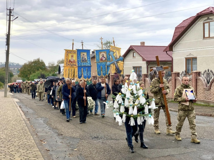 На Буковині попрощалися із військовим Василем Пазюком