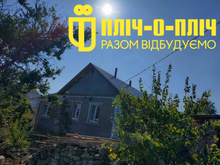 Будівельники з Буковини допомагають відновлювати будинки на Херсонщині Будівельники з Буковини допомагають відновлювати будинки на Херсонщині