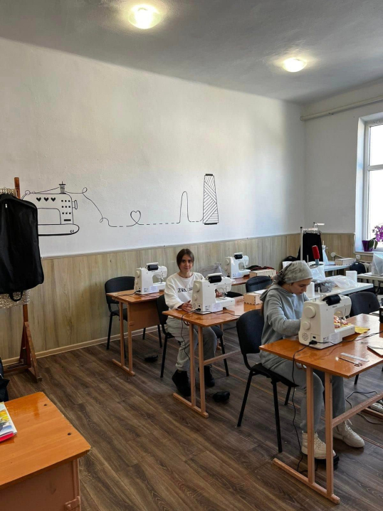 Задля розвитку молоді: Клішковецька громада отримала швейне обладнання