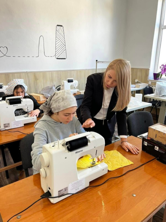 Задля розвитку молоді: Клішковецька громада отримала швейне обладнання