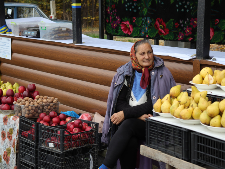Громада на Буковині облаштувала для місцевих підприємців торгові місця Громада на Буковині облаштувала для місцевих підприємців торгові місця