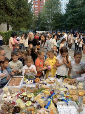 Учні Чернівецької гімназії №7 на благодійному ярмарку зібрали 100 тисяч на лікування бійцю