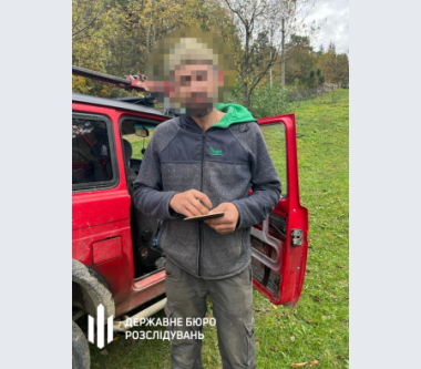 На Буковині командир доручив двом підлеглим робити ремонт у власному будинку і виплачував їм бойові